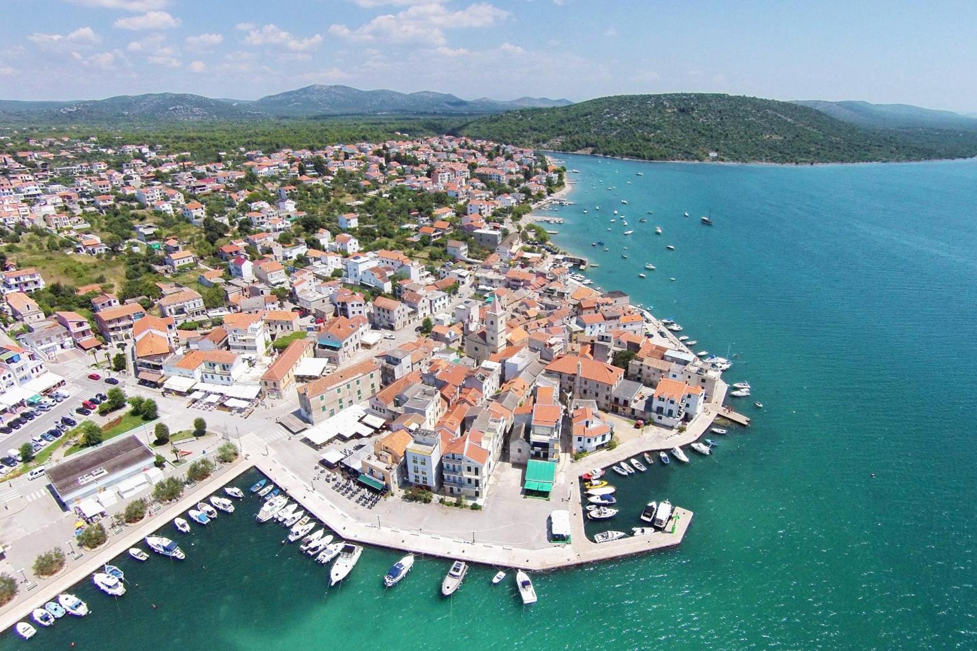 Apartments With A Parking Space Pirovac, Sibenik - 13263 Bagian luar foto